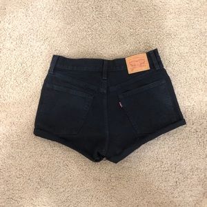Black Levi’s shorts!